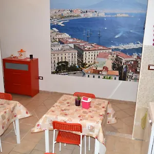 Couette-café Station, Naples